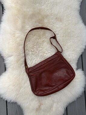 Vintage Classic Women's Leather Shoulder Bag in Deep Red